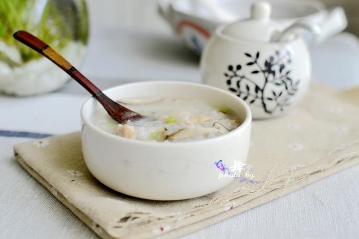 炖盅怎么熬粥油，炖盅炖汤很多油怎么办（#吃炖好的#鸡丝香菇粥-老少皆宜）