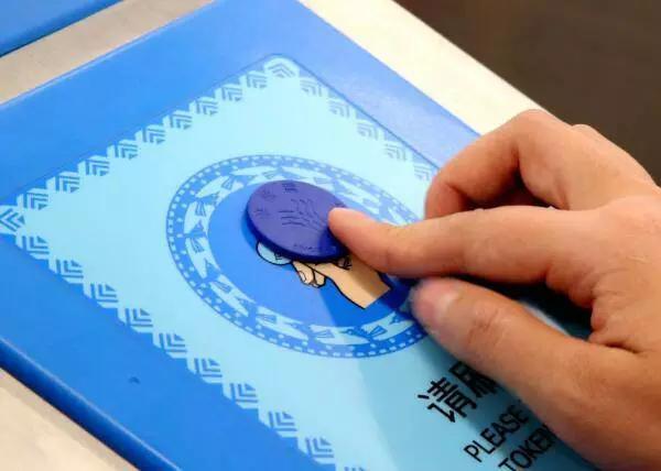 怎样坐地铁流程，怎样坐地铁（这些知识你还不知道明天怎么坐地铁）