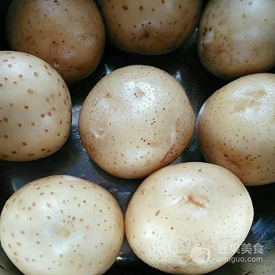 烤小土豆怎么做，烤小土豆怎么做才好吃（烤小土豆的做法）