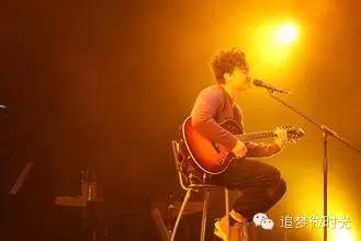 歌曲谢谢侬歌词，谢谢侬歌词（陪我度过漫长岁月）