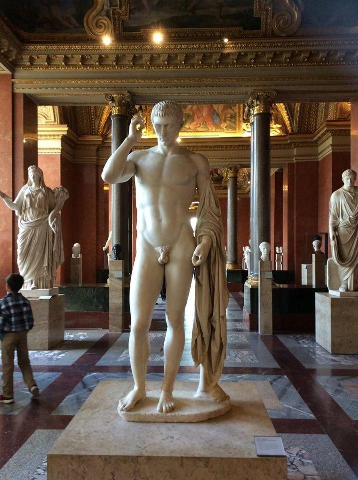 卢浮宫英文，卢浮宫英文怎么读（<1>Musée）