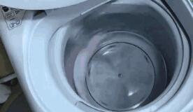 白醋和小苏打清洗洗衣机顺序，白醋和小苏打清洗洗衣机顺序视频（洗衣机里倒点这个）