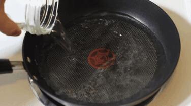 白醋和小苏打清洗洗衣机顺序，白醋和小苏打清洗洗衣机顺序视频（洗衣机里倒点这个）