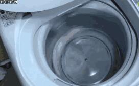 白醋和小苏打清洗洗衣机顺序，白醋和小苏打清洗洗衣机顺序视频（洗衣机里倒点这个）