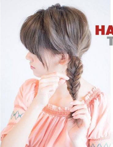 鱼骨辫的编法图解，怎么编鱼骨辫（10步DIY清新可爱双鱼骨辫）