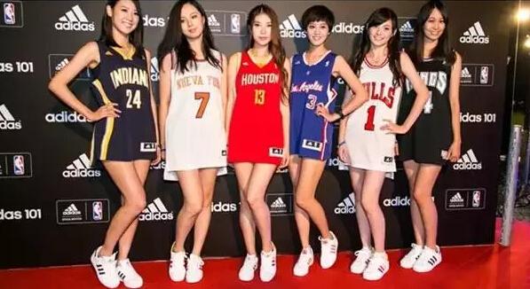 NBA球衣女生的正确穿法，只需掌握8要素！