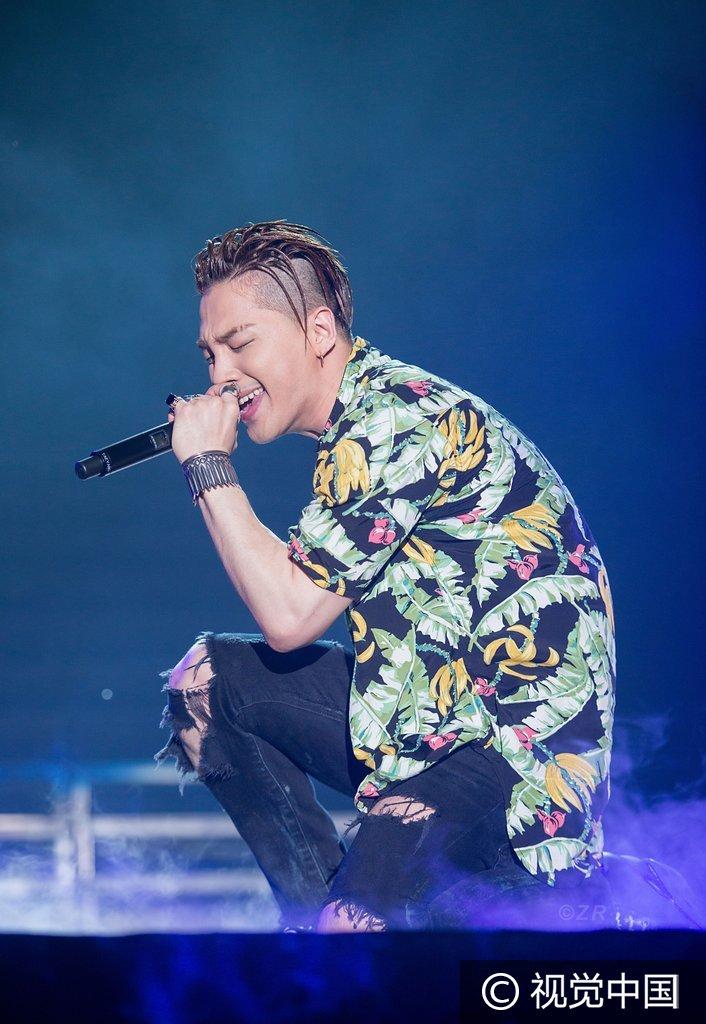 Bigbang全国巡演洛阳站 权志龙抛媚眼耍帅、Top眼神深情