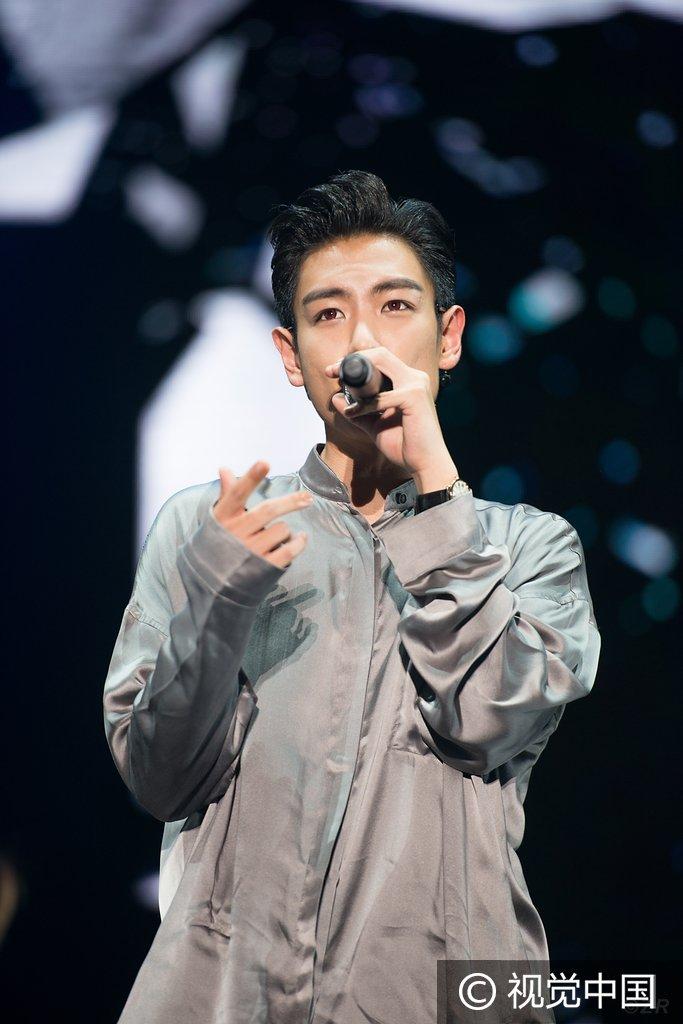 Bigbang全国巡演洛阳站 权志龙抛媚眼耍帅、Top眼神深情