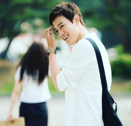 doctors在哪看，doctors电视剧在哪看（看韩剧Doctors里小鲜肉和大叔叔的变身治愈系微笑男神）