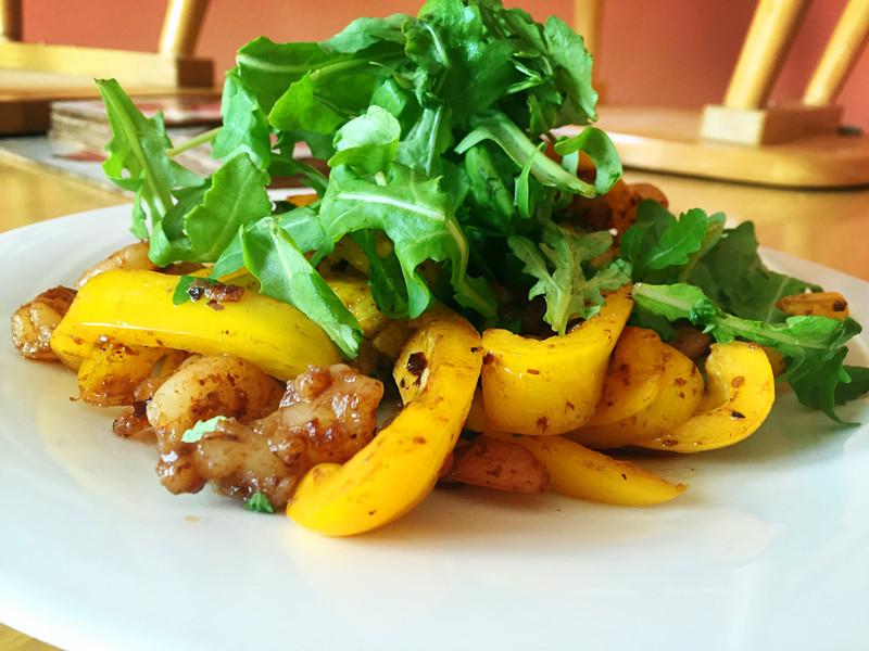 冻虾怎么做好吃又简单，冷冻皮皮虾肉怎么做好吃又简单（两分钟可以教你做出一盘硬菜）