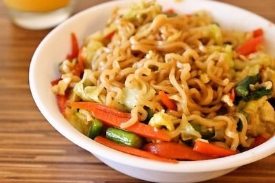 泡面怎么炒，怎么做炒面好吃（原来炒着吃更美味，更健康）