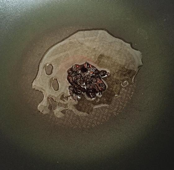 冻虾怎么做好吃又简单，冷冻皮皮虾肉怎么做好吃又简单（两分钟可以教你做出一盘硬菜）