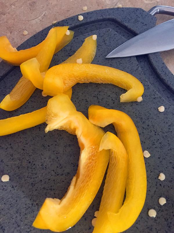 冻虾怎么做好吃又简单，冷冻皮皮虾肉怎么做好吃又简单（两分钟可以教你做出一盘硬菜）