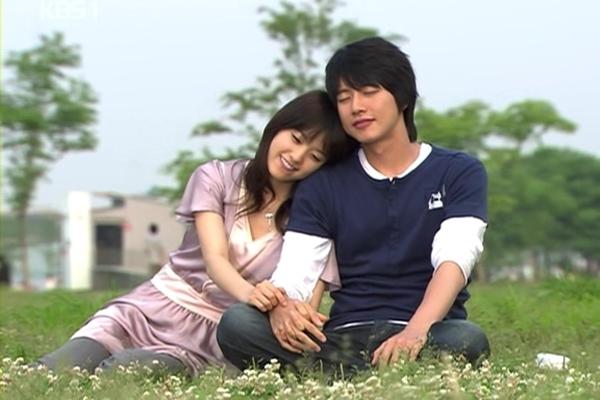 崔允英朴海镇,这个明星叫什么名字?