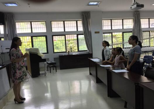 每当走进老师的窗前歌词，每当老师窗前歌词（让歌声放飞我们的梦想）