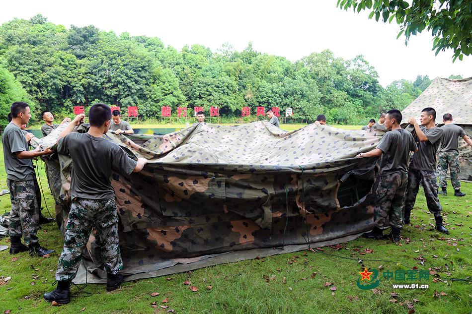 怎样搭军用帐篷，军用帐篷搭建视频教程（跟着新训班长学习搭帐篷）