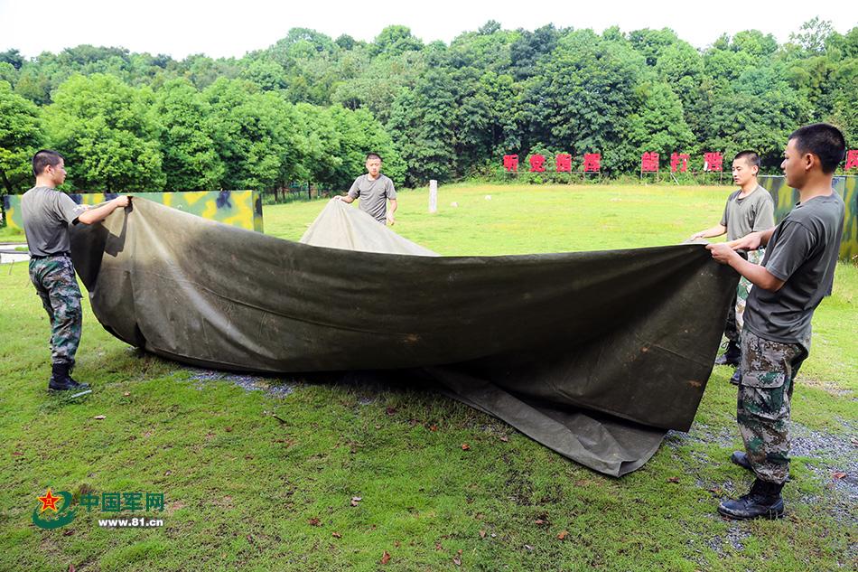 怎样搭军用帐篷，军用帐篷搭建视频教程（跟着新训班长学习搭帐篷）
