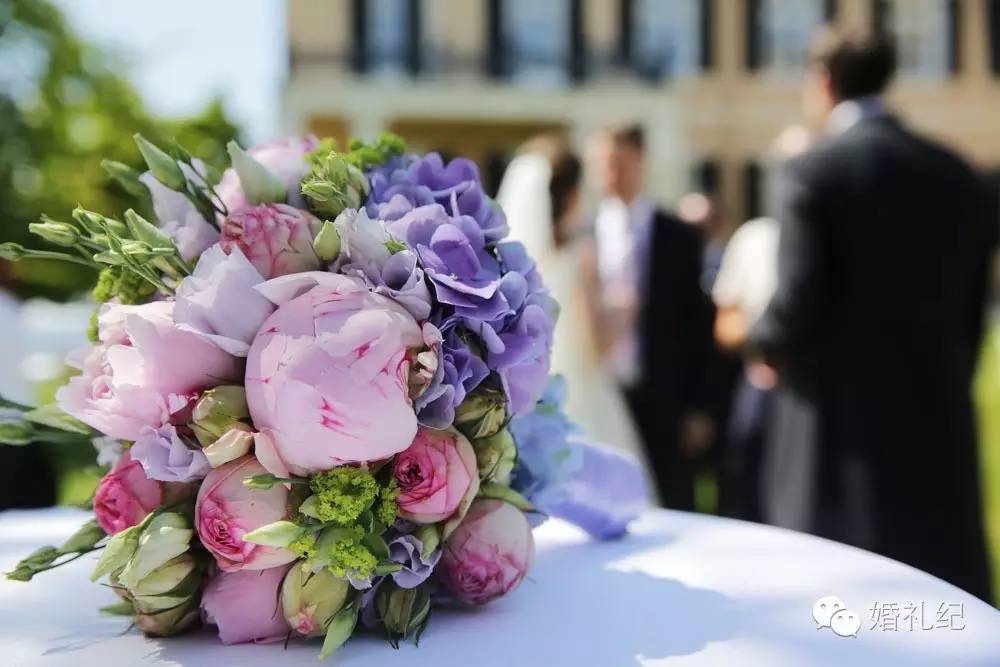 一年纸婚二年，1年纸婚什么意思（其实每个结婚纪念日礼物都该不一样）