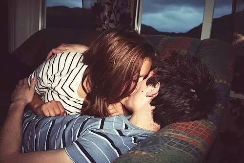 热恋期过了平淡期该如何过呢，恋爱中的平淡期怎么度过（过了热恋期的恋爱要如何维系）