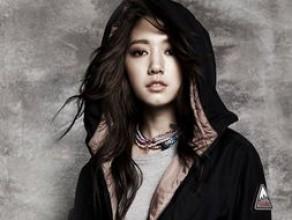 眉毛长痣代表什么，眉毛里有痣代表什么（长什么样眉毛的人）