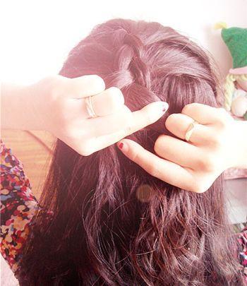 蝎子辫和蜈蚣辫一样吗，蜈蚣辫蝎子辫鱼骨辫的编发详细图解（2款好看的韩式蝎子辫编发图解）