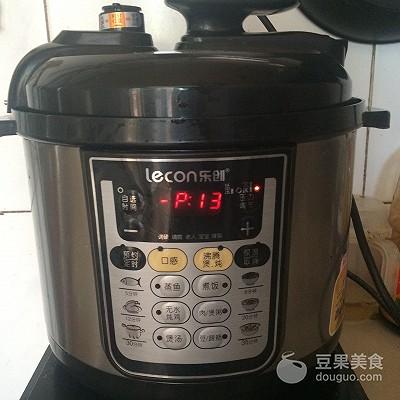 夏天高压锅炖排骨放一晚会坏吗，高压锅煮好的排骨放一夜能坏吗（压力锅炖排骨的做法）