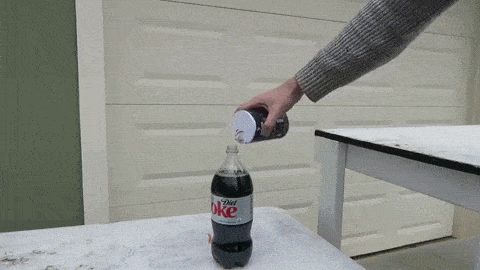 喝可乐加盐会怎样，可乐加盐喝了有什么作用（科学实验《可乐加盐巴》会让你看到意想不到的画面）