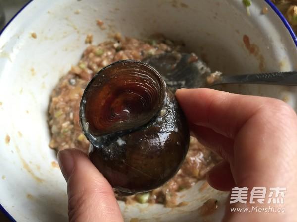田螺塞肉的做法，田螺塞肉的做法大全家常窍门（田螺塞肉的做法视频窍门）