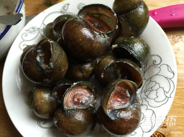 田螺塞肉的做法，田螺塞肉的做法大全家常窍门（田螺塞肉的做法视频窍门）