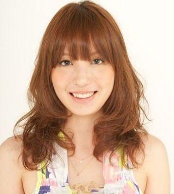 花苞头的扎法图解，图文解析韩式齐刘海可爱花苞头扎法教程（给你带去清新迷人的气息）