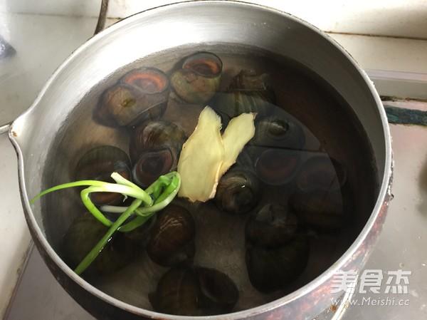 田螺塞肉的做法，田螺塞肉的做法大全家常窍门（田螺塞肉的做法视频窍门）