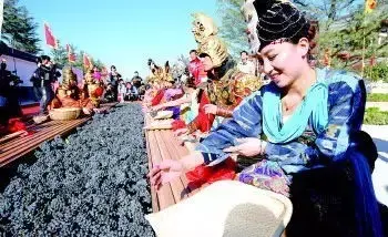 红葡萄的功效与作用，红葡萄的功效与作用是凉性还是热性（常吃这些颜色葡萄的烟台人）