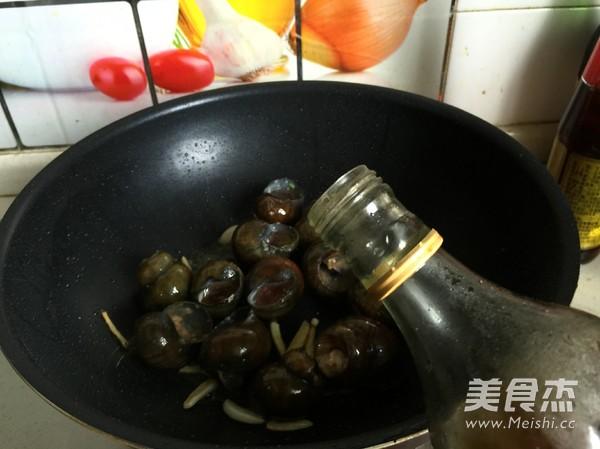 田螺塞肉的做法，田螺塞肉的做法大全家常窍门（田螺塞肉的做法视频窍门）