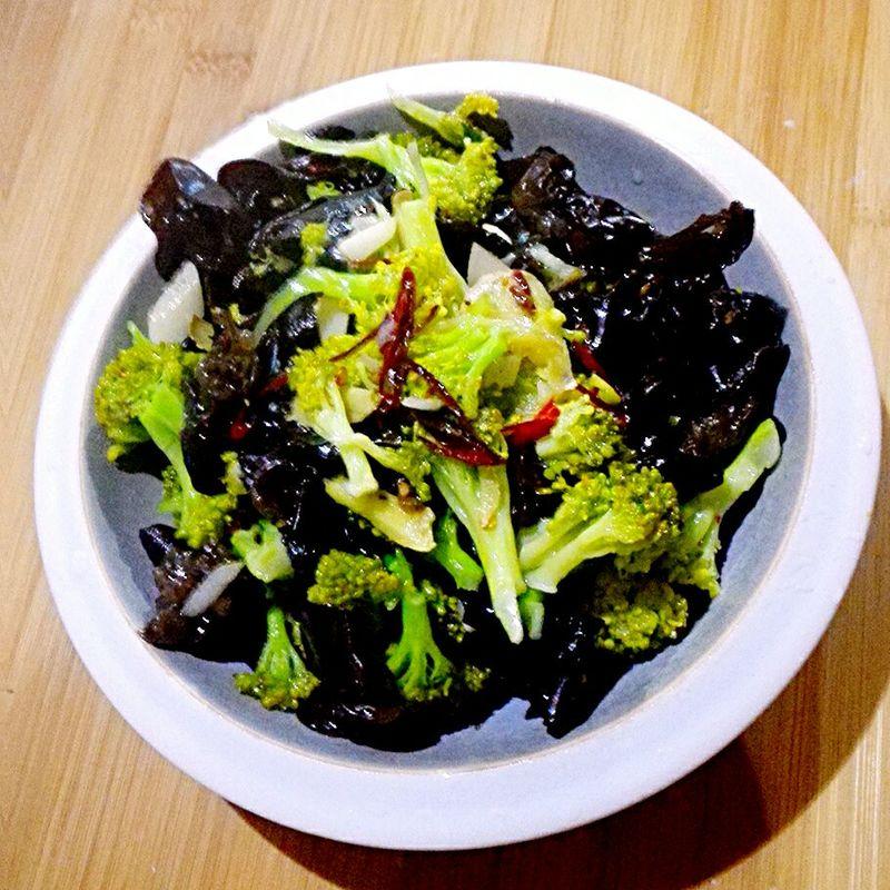 西兰花变黄了还可以吃吗，西兰花变黄了 还能吃吗（午餐〈附：我家厨房的小窍门〉）