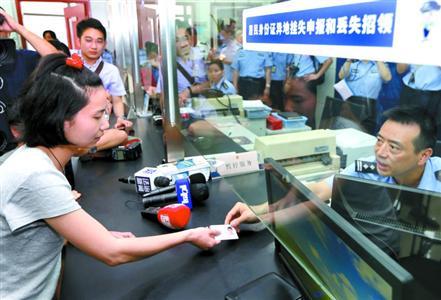 身份证上的膜能撕掉吗，身份证上的膜能撕掉吗（一张身份证是怎样出炉的）