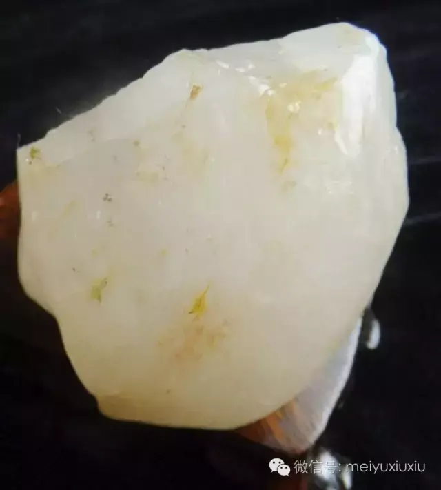 戈壁羊脂玉是玉吗，戈壁羊脂玉和和田羊脂玉区别（是公主滴落的眼泪）