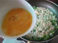 虾皮炒鸡蛋，虾皮蒸蛋怎么做（香葱虾皮煎蛋  补钙又美味）