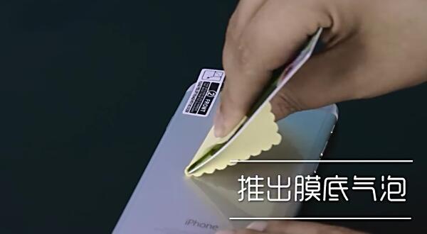 手机后膜怎么贴，手机钢化玻璃膜贴膜方法（手机防脏背膜的贴法）