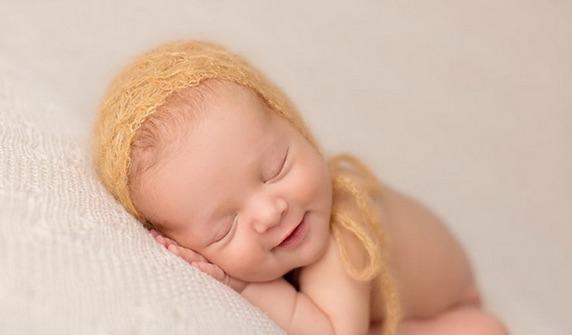 梦见笑是什么意思，梦见自己笑是什么意思（睡觉时笑，笑出声是有原因的）