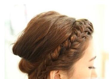 刘海编发教程，鱼骨刘海编发教程（时尚修颜是不是你一直想要的呢）