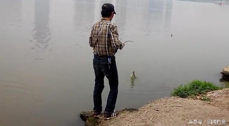 鱼线怎么绑在鱼竿上视频教程，鱼线怎样绑在鱼竿上（鱼线绑上三角钩不挂饵）