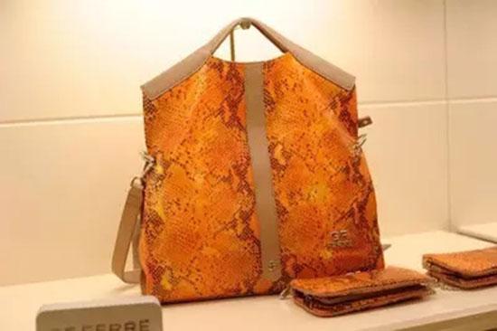 prada属于什么档次，prada属于什么档次的牌子（这34个服饰品牌正热）