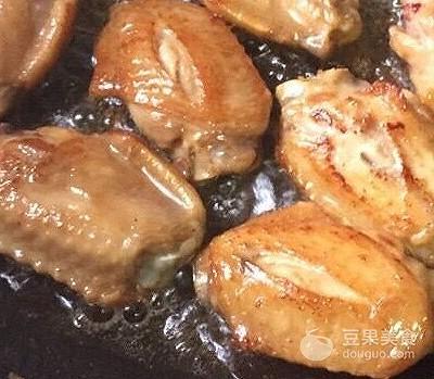蜜汁鸡翅做法，必胜客蜜汁鸡翅做法（蜜汁鸡翅～鲜嫩味美蜜汁满足）