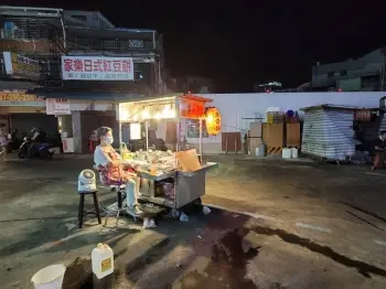 Caused By The Epidemic! A 72-year-old Grandma Sighs At A Lonely Stall 