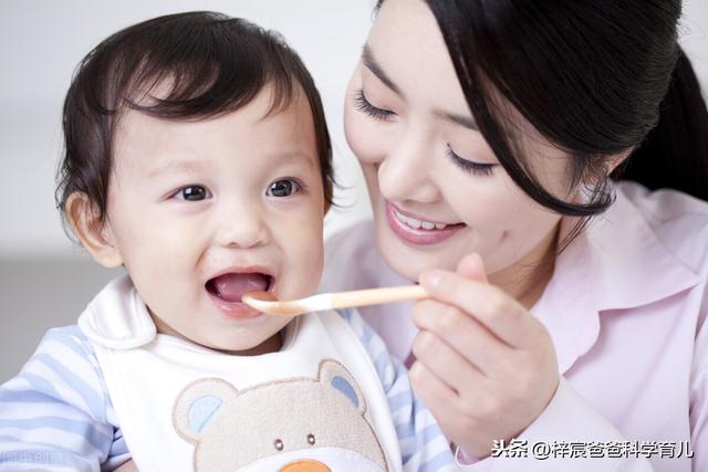 婴儿添加辅食的最佳时间，什么时候给宝宝添加辅食最合适（宝宝添加辅食前给予父母的5个信号要了解）