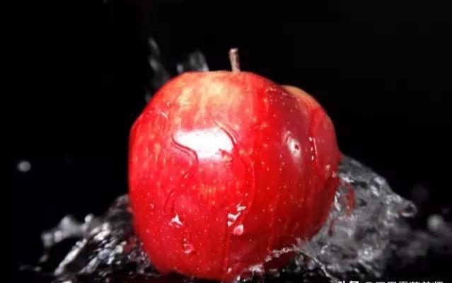 苹果的热量高吗，苹果的热量高吗适宜减肥的人吃吗（  每天吃一个苹果到底科不科学）