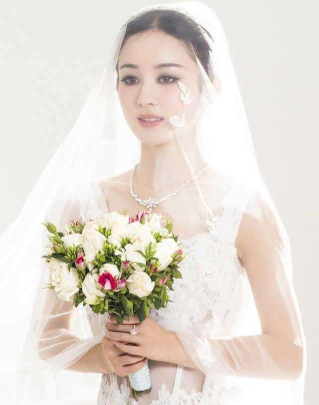 婚纱配饰搭配铸就完美的新娘，婚礼服装搭配新郎新娘（穿婚纱时这样搭配珠宝首饰）