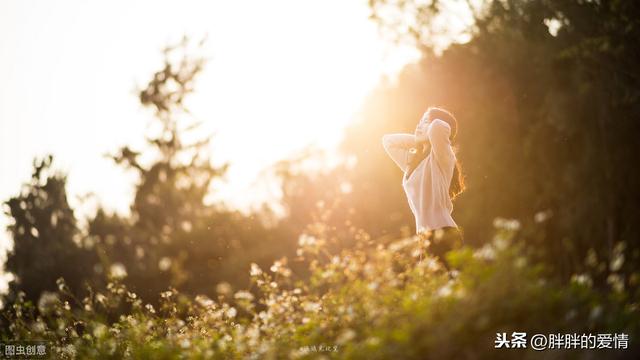 人生如梦下一句是什么，人生如梦不是梦下一句（岁月无情；淡泊名利）