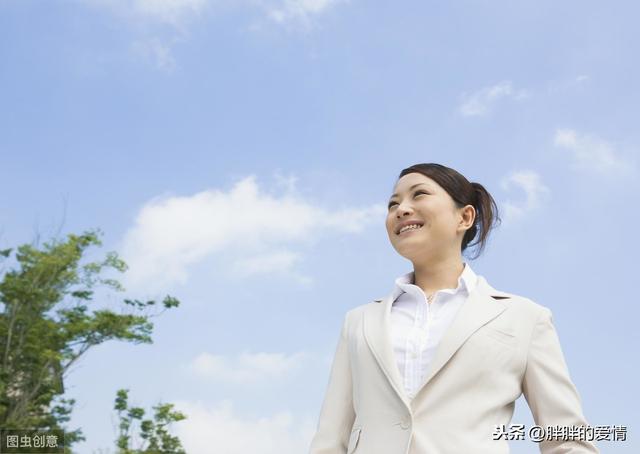 人生如梦下一句是什么，人生如梦不是梦下一句（岁月无情；淡泊名利）