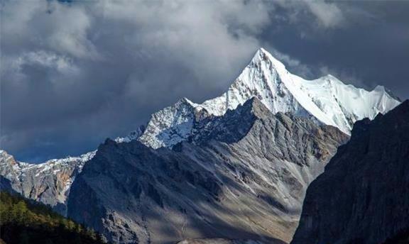 我国的名山有哪些，我国著名的大山都有哪些（震撼人心的中国10大名山）